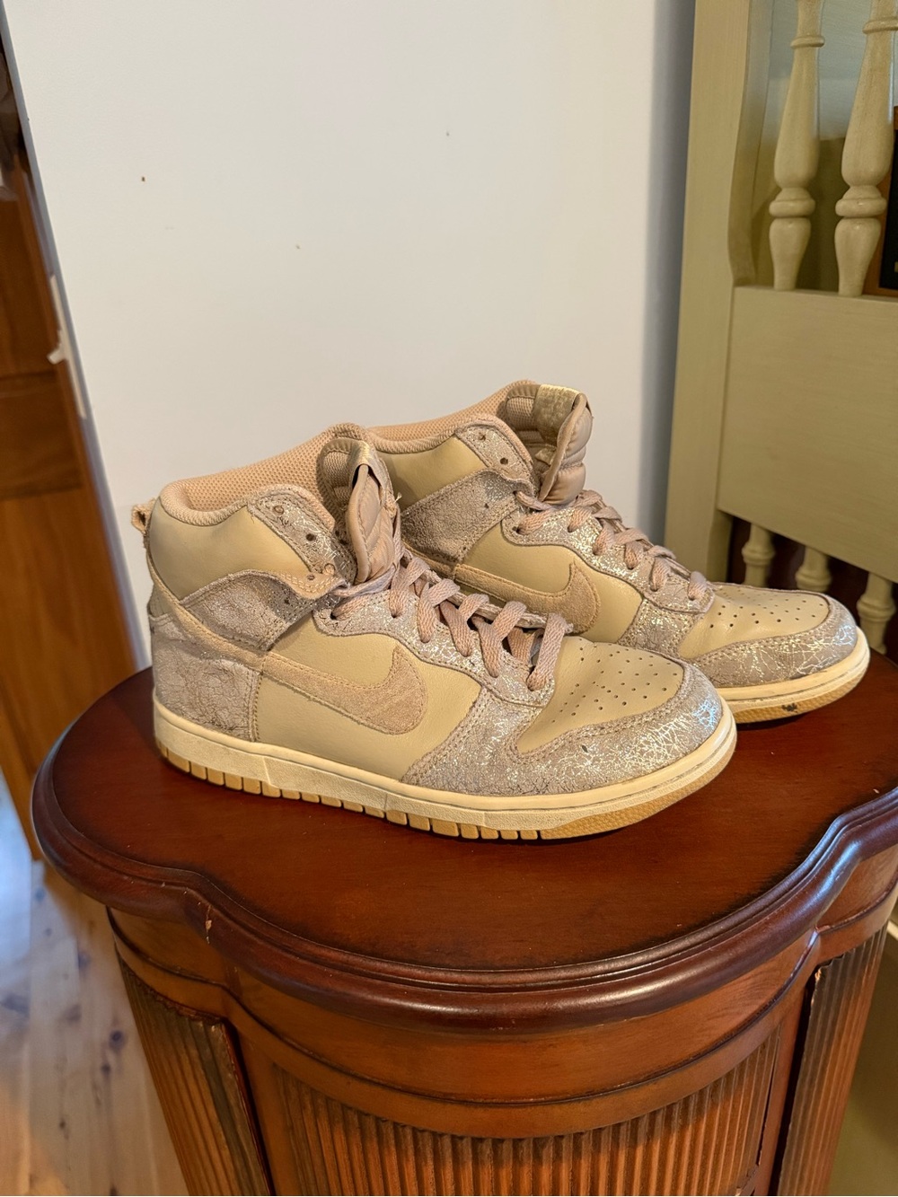 RARE Nike Dunk High Shoes Women’s Gold Grain Wheat Sneakers Size 7.5 407922-202